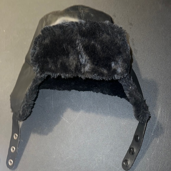 UNISEX WARM VEGAN LEATHER  HAR WITH FAUX FUR. - Picture 2 of 8